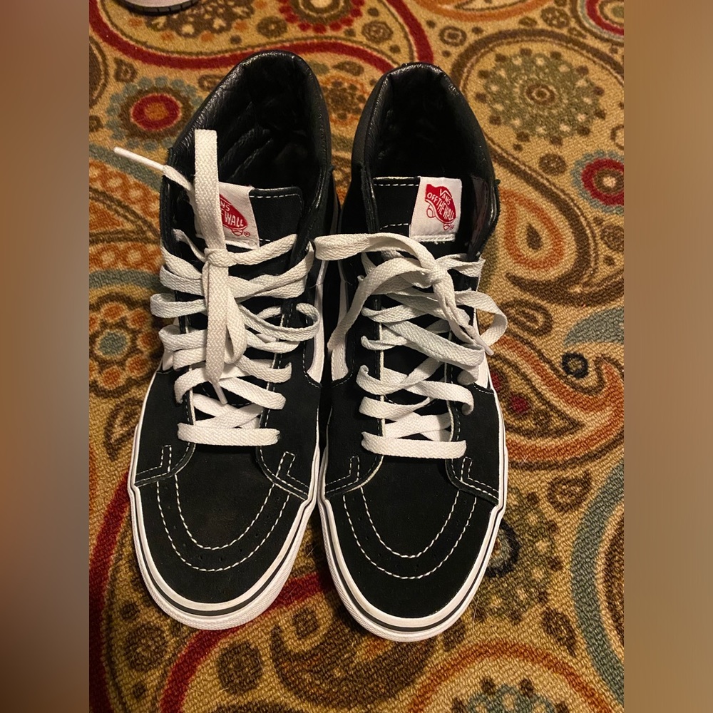 Vans sk8- hi shoes sizes 7.5 or 9 in womens.